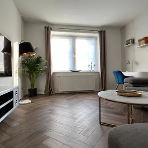 Exklusive 2 Eg Mit Balkon In Lage! Apartment